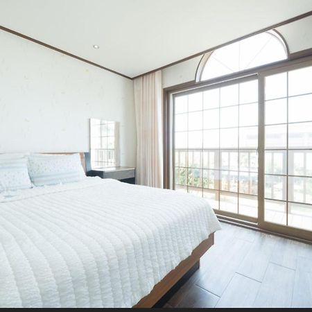 Jeju Time-Travel Pension Екстер'єр фото