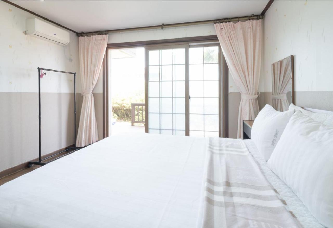 Jeju Time-Travel Pension Екстер'єр фото